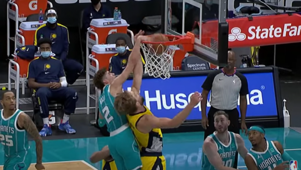 LaMelo dėjimas per D. Sabonį bei du jo perdavimai – tarp gražiausių NBA epizodų (VIDEO)