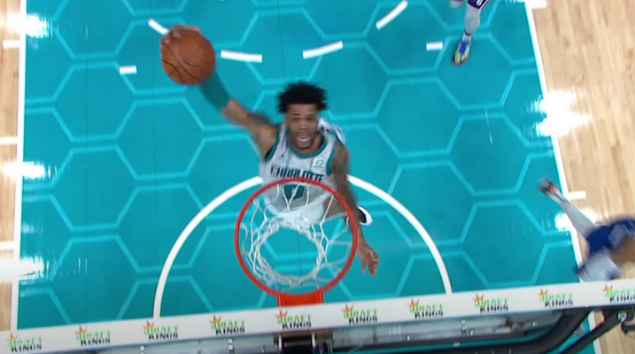 L. Dončičiaus ir K. Porzingio bei LaMelo ir M. Bridgeso atakos – įspūdingiausi NBA momentai (VIDEO)