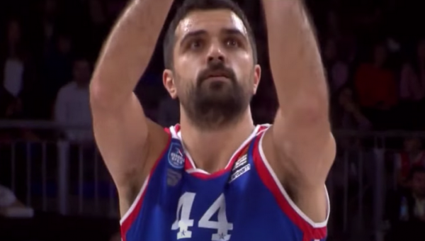 K. Simono vedamas „Anadolu Efes“ turėjo paprakaituoti su vidutiniokais