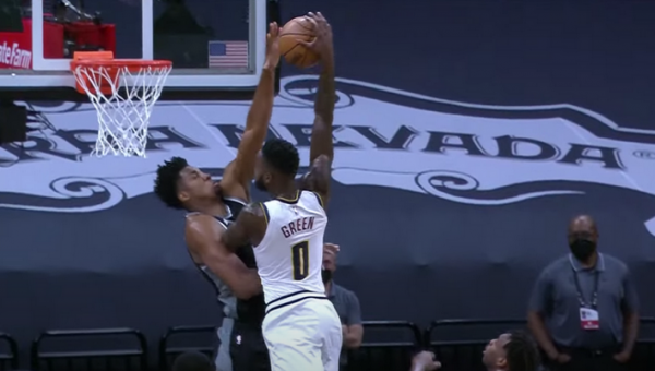 Itin tolimas S. Curry šūvis bei fantastiškas H. Whiteside'o blokas - NBA Top 10 viršūnėje (VIDEO)