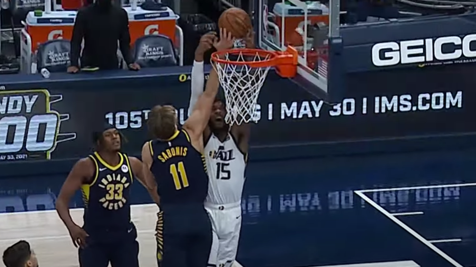 D. Sabonio blokas dėti bandžiusiam „Jazz“ centrui – tarp penkių gražiausių NBA momentų (VIDEO)