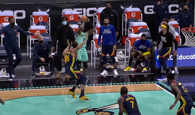 B. Adebayo blokas LeBronui ir pergalingas T. Roziero metimas – įspūdingiausi NBA momentai (VIDEO)