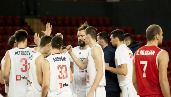 20-mečio vedami serbai sunkiai palaužė šveicarus, italai nusileido makedonams