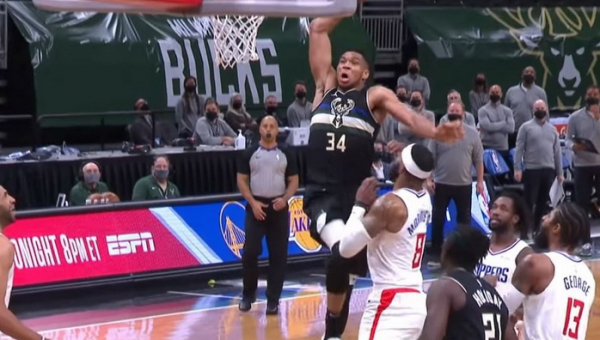 Giannio blokas I. Zubacui bei jo monstriškas dėjimas – gražiausi NBA epizodai (VIDEO)