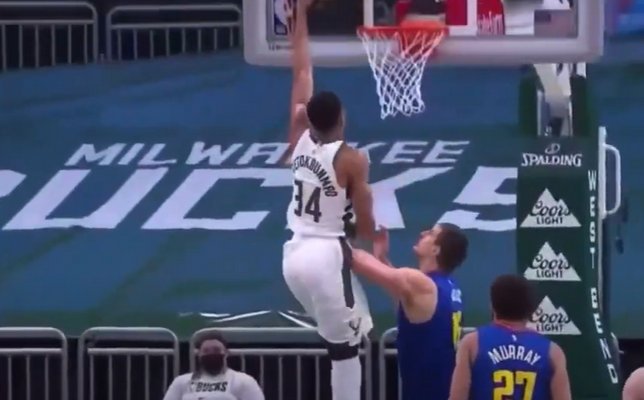 Giannis įdėjo tris kartus iš eilės likdamas vienas prieš vieną su N. Jokičiumi (VIDEO)