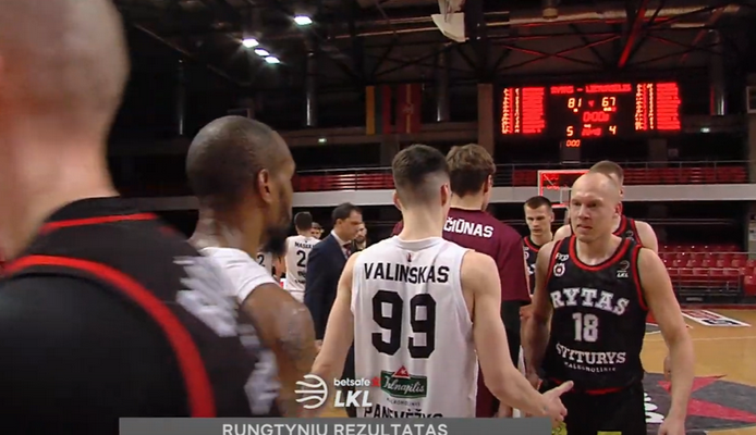 Po pertraukos „Lietkabelį“ sukaustęs „Rytas“ apgynė namų tvirtovę