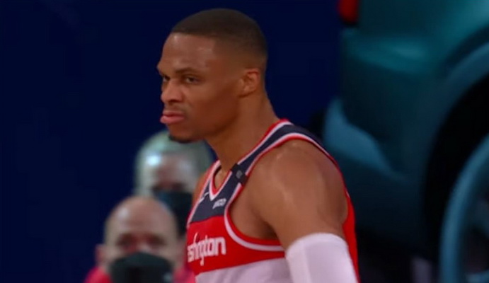 Nuolatinių Top 10 dalyvių R. Westbrooko ir D. Joneso dėjimai – įspūdingiausi NBA nakties momentai