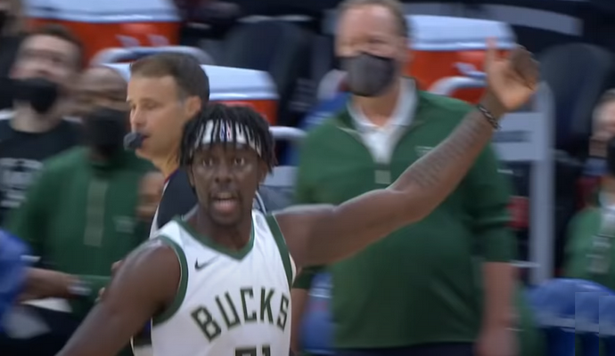 „Bucks“ susitarė su atakų organizatoriumi dėl naujo kosminio kontrakto