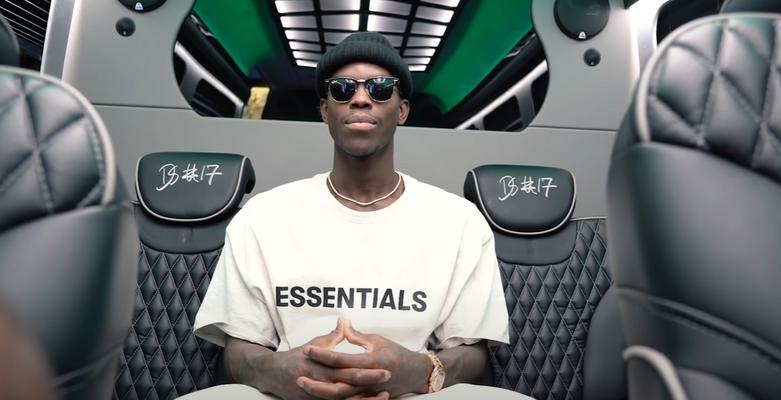 „Lakers“ vokietis pademonstravo savo automobilių kolekciją (VIDEO)