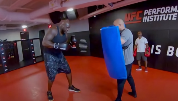 Shaqas įvardijo 4 NBA žaidėjus, su kuriais stotų prieš 5 MMA kovotojus (VIDEO)