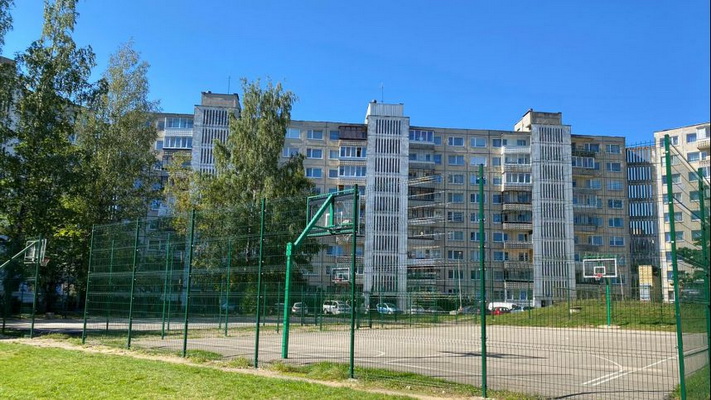 A. Karnišovo jubiliejaus proga – atnaujinta krepšinio aikštelė