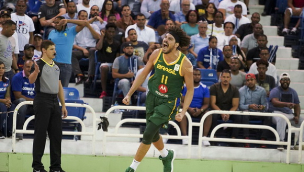 Brazilų krepšinio veteranas grįžta rungtyniauti į NBA