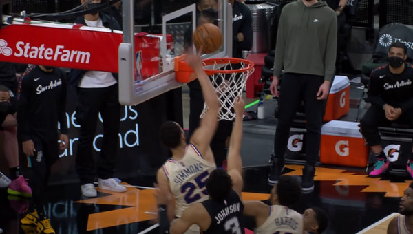 Išvyskite: efektingiausi praėjusios nakties NBA epizodai (VIDEO)