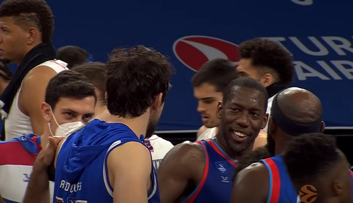 „Anadolu Efes“ turėjo paprakaituoti paskutiniame Turkijos pirmenybių ture