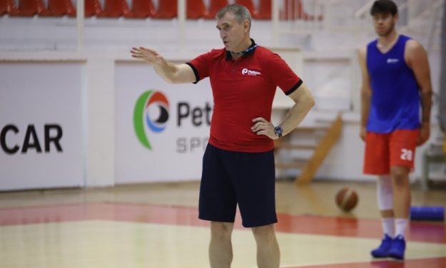 Izmiro komanda nusprendė atsisakyti K. Kemzūros paslaugų