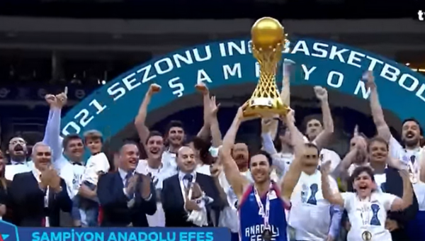 Šlapią vietą iš „Fenerbahče“ palikusi „Anadolu Efes“ triumfavo ir Turkijoje