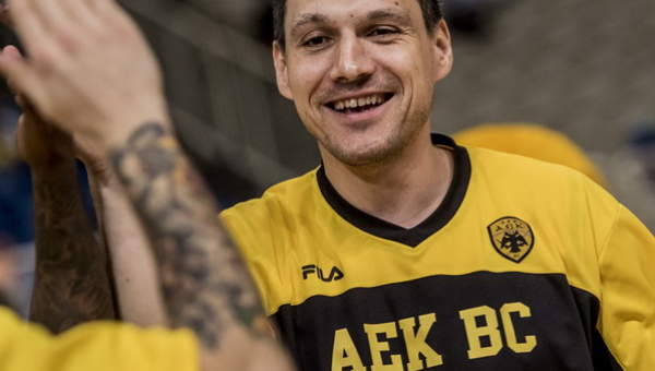 J. Mačiulis atsisveikina su AEK