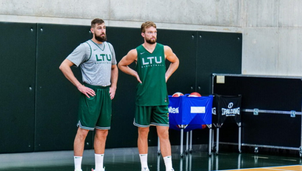 Į rinktinę atvykę NBA bokštai: „Jau reikia šlifuoti taktinius veiksmus“ (VIDEO)