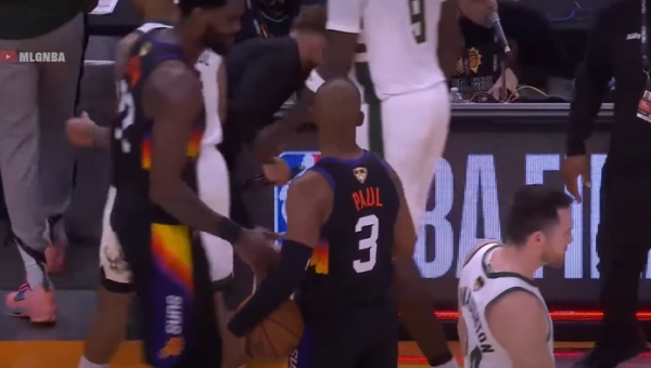 Ch. Paulo vedama „Suns“ nukovė „Bucks“ ekipą (VIDEO)