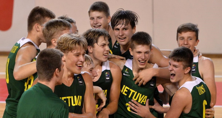 Spurtą 22:0 surengę lietuviai FIBA Challenger pusfinalyje po pratęsimo įveikė Rusiją