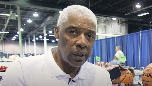 Legendinis J. Ervingas apie dabartinių NBA žaidėjų minkštumą: žiūrovams tai patinka