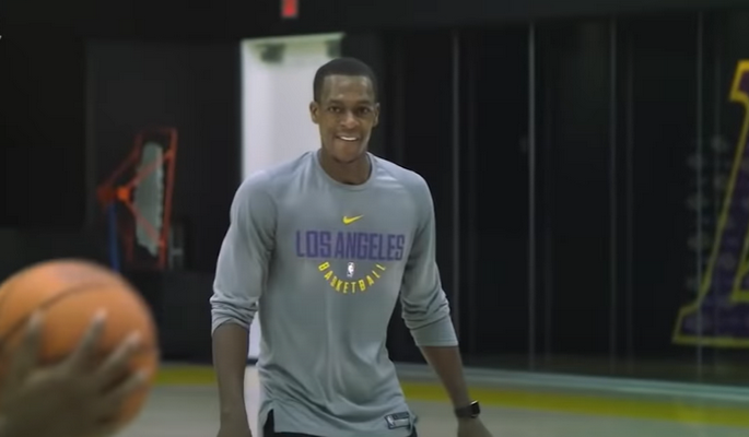 „Lakers“ oficialiai pranešė apie kontrakto su R. Rondo pasirašymą