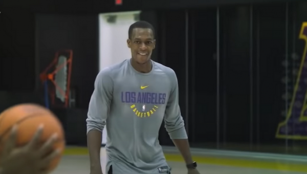 „Lakers“ oficialiai pranešė apie kontrakto su R. Rondo pasirašymą