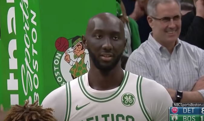 „Celtics“ sirgalių pamėgtas milžinas keliasi į Klivlandą