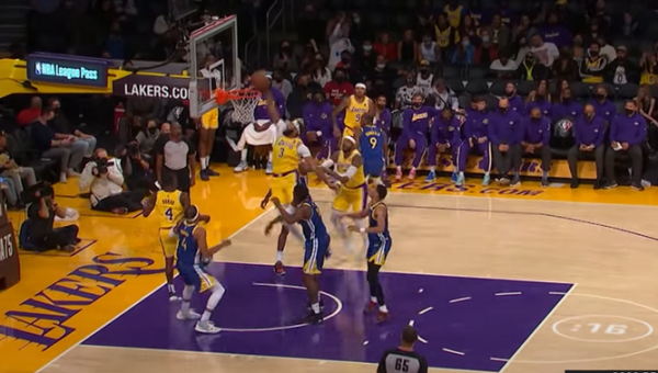 „Lakers“ žvaigždės sukūrė gražiausią NBA nakties epizodą