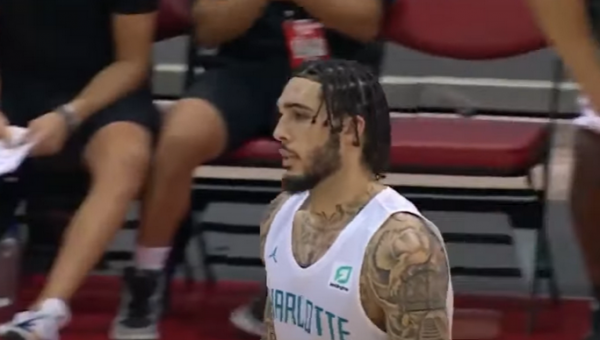 Li. Ballas pasirašė kontraktą su brolio atstovaujamu „Hornets“ klubu