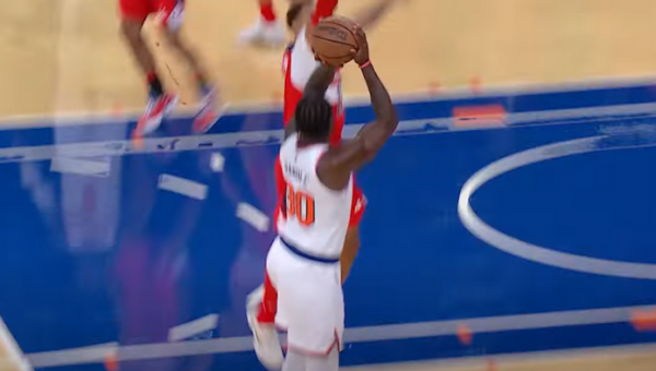 Giannio blokas ir žudikiškas J. Randle'o šūvis – įspūdingiausi NBA momentai (D. Sabonis prisidėjo prie pergalės)