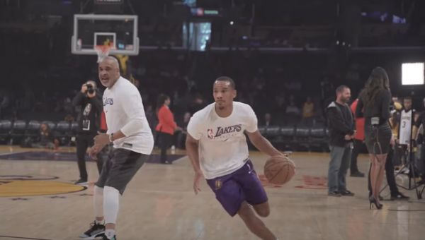 „Lakers“ susigrąžino gynyba garsėjantį veteraną