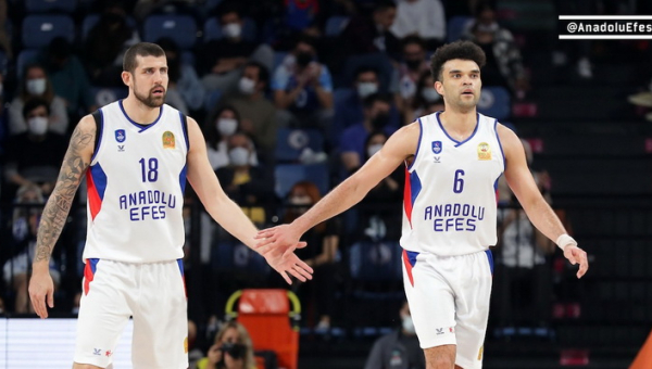 „Anadolu Efes“ neatsilaikė prieš buvusio žalgiriečio vedamą „Galatasaray“