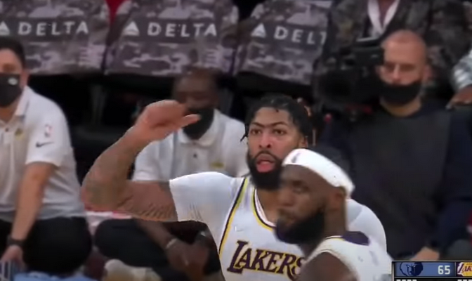 „Lakers“ nesėkmių seriją nutraukė pergalė prieš „Grizzlies“ (Kiti rezultatai)