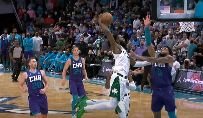 Fantastiški suomio bei „Celtics“ žvaigždės skrydžiai – įspūdingiausi NBA nakties momentai