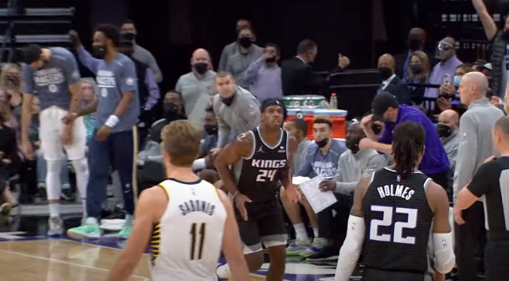 Tolimas B. Hieldo metimas - gražiausias NBA nakties momentas (VIDEO)