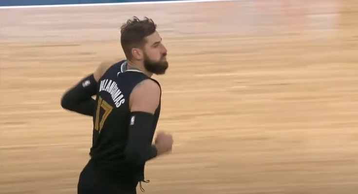 Naudingai žaidęs J. Valančiūnas neišgelbėjo savo klubo nuo dešimtos nesėkmės (VIDEO)