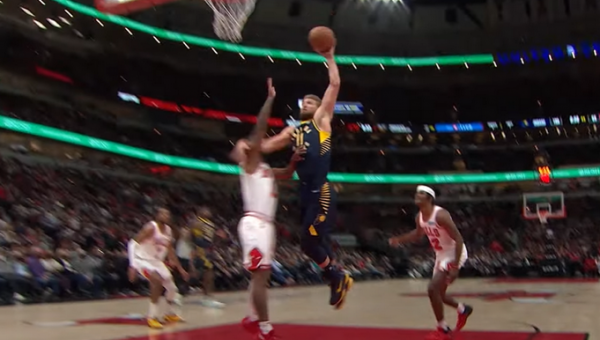 Monstriškas D. Sabonio dėjimas per C. White'ą – trečias tarp NBA gražiausių momentų (VIDEO)