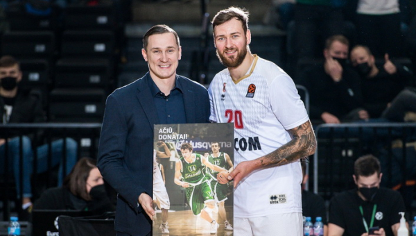 „Žalgiris“ prieš rungtynes pagerbė D. Motiejūną