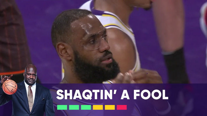 „Shaqtin' A Fool“: nukritusius akinius pasimatavęs LeBronas bei galingas dėjimas į lentą