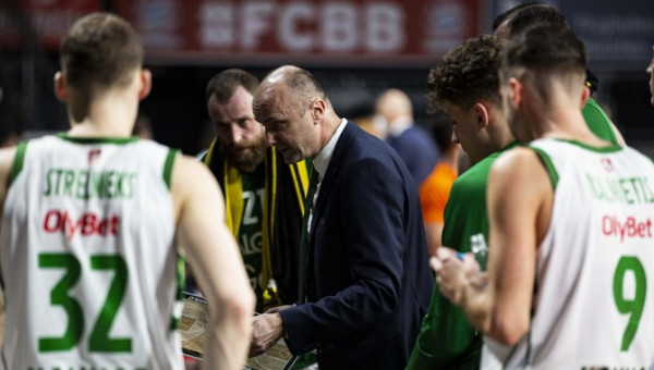„Žalgirio“ fanai po pralaimėjimo: „Reikia atleisti J. Zdovcą, nes kitaip pralaimėsime ir LKL“