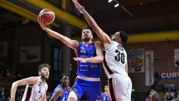 T. Dimšos komanda nesėkme pradėjo Čempionų lygos „Top 16“ etapą
