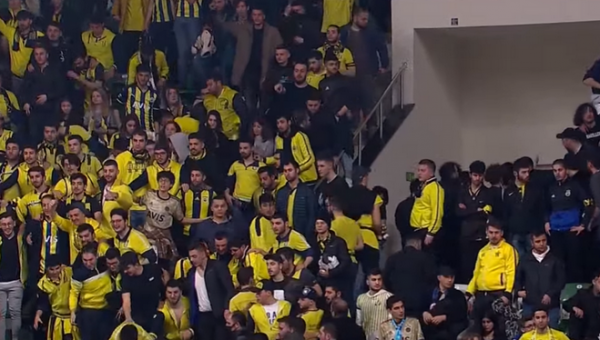 Stambulo derbyje – fanų emocijos ir išvaryti žiūrovai bei „Fenerbahče“ pergalė