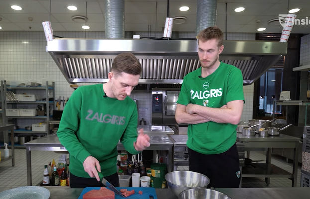N. Giffey nuotykiai virtuvėje: kaip žalgirietis gamino tuno tartarą (VIDEO)