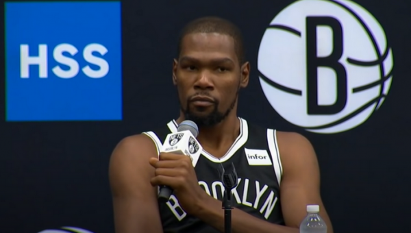 „Nets“ įveikė „Knicks“, o K. Durantas surinko 53 taškus (VIDEO)