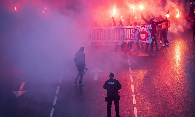 „Farų“ laidoje - „Lietkabelio“ ir „Ryto“ fanų muštynės (VIDEO)