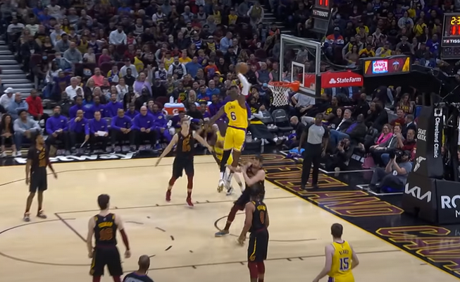LeBrono dėjimas per savo buvusį bendražygį – įspūdingiausias NBA nakties momentas (VIDEO)