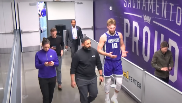 „Kings“ lyderiai D. Sabonis ir D. Foxas šį sezoną veikiausiai nebežais (VIDEO)