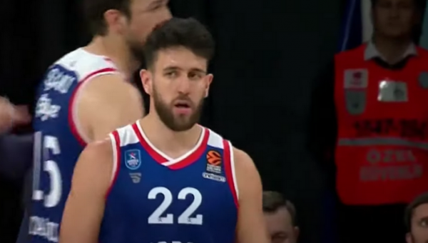 „Anadolu Efes“ reguliarųjį Eurolygos sezoną baigs be V. Micičiaus