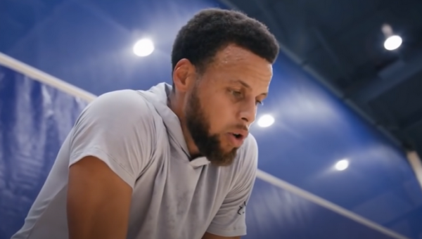 S. Curry papasakojo, kad „Warriors“ jo vos neišmainė į „Bucks“ kartu su M. Ellisu